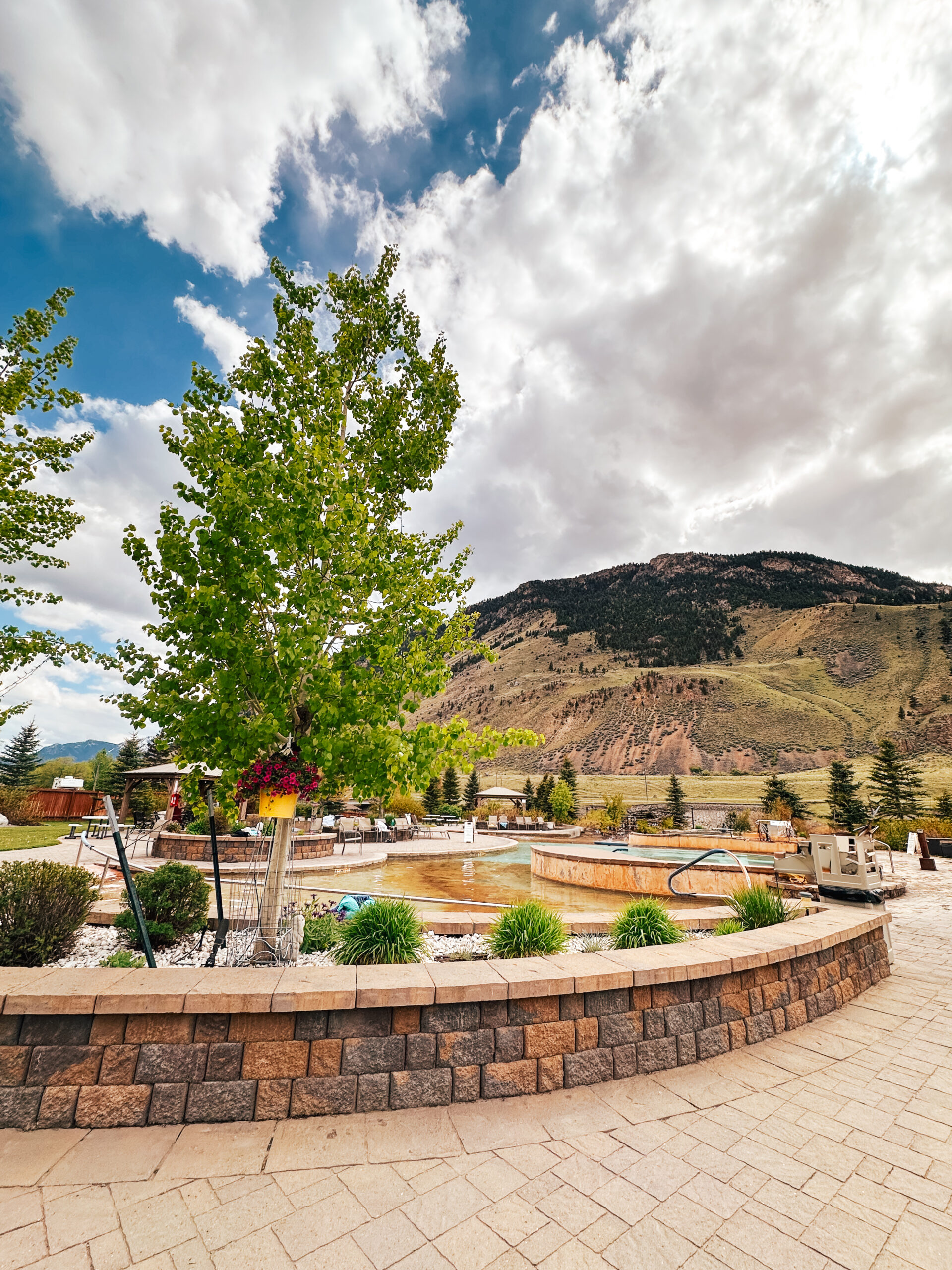 Yellowstone Hot Springs: Gardiner, MT